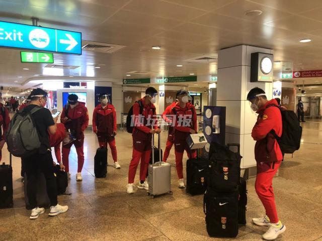 英雄联盟赛事-国足顺利抵达沙迦 重回40强赛驻地有“家”的感觉
