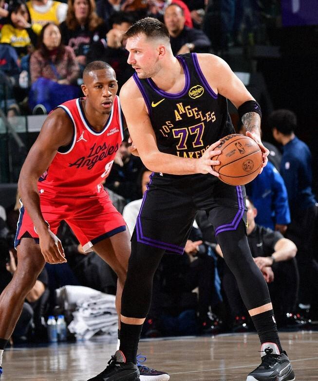 赛事竞猜-逆转未果！东詹合砍55分难救主，洛城德比湖人104-112不敌快船